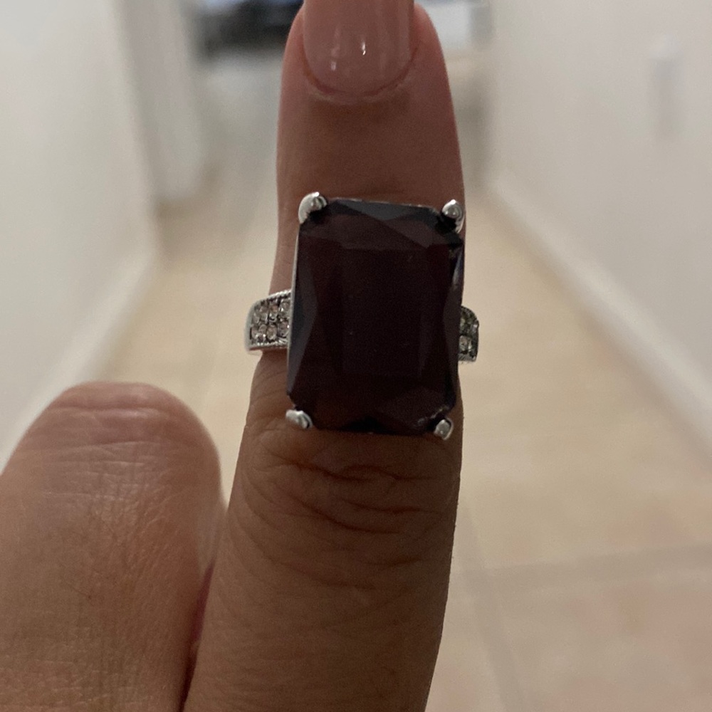 Tahari ring size 7